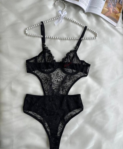 SİYAH GÖZ ALICI BODYSUİT