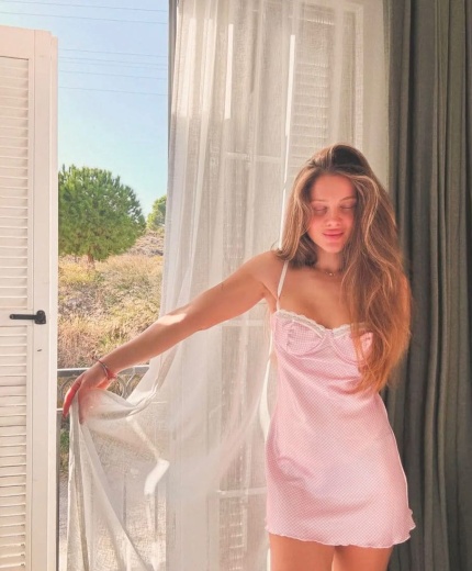 PEMBE PÖTİKARELİ GÖĞÜS DANTEL DETAYLI SATEN GECELİK