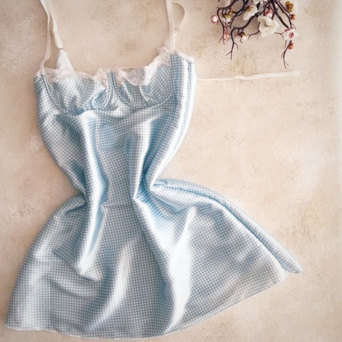 MAVİ PÖTİKARELİ GÖĞÜS DANTEL DETAYLI SATEN GECELİK - Görsel 4